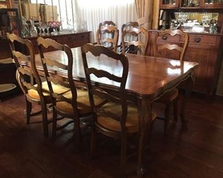 Gorgeous dining table, eight chairs and leaves. By Century . 