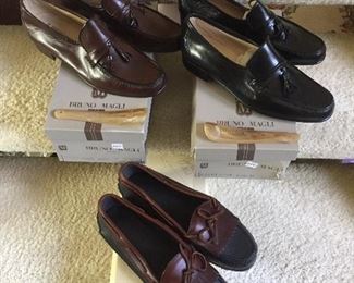 N.I.B. Bruno Magli shoes with shoehorn and polishing cloth. Size 9.5 & 10.