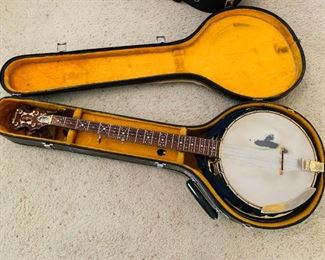 Vintage Alvarez Deluxe Banjo w/Case