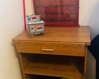 Small Bookshelf w/drawer / Thimble Display