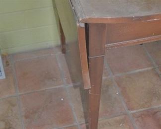DROP LEAF OCCASIONAL TABLE