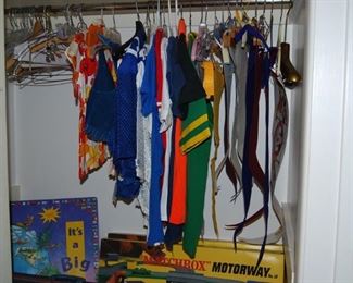 BANNERS AND KIDS VINTAGE CLOTHES