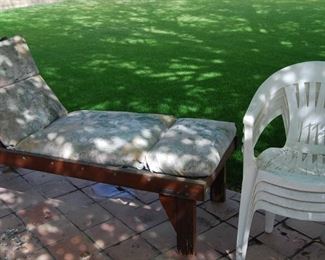REDWOOD CHAISE AND RUBBERMAID OUTDOOR CHAIRS