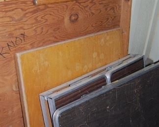 FOLDING TABLES