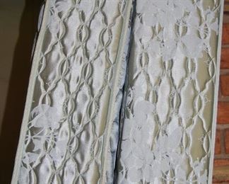 QUEEN BOX SPRING AND MATTRESS