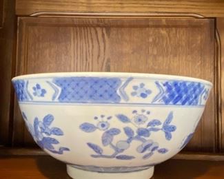 Porcelain blue & white footed bowl