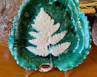Antique Majolica - Hill Fern leaf plate
