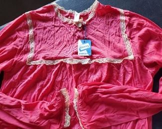 vintage Shirey nightgown made in Greenville Texas w original tag. 
