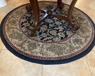 Round rug 