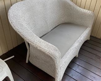 Wicker patio furniture - Settee (4 pc set)