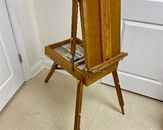 VTG Art Easel with storage