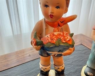 Royal Crown 10" Ceramic Figurine - Gardner