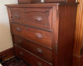 Walnut Chest of drawers 