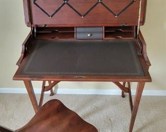 Beautiful antique writing desk 29" W x 17" D x 32 1/2" H