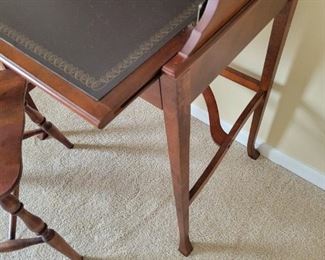 Beautiful antique writing desk 29" W x 17" D x 32 1/2" H