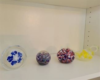 Decorative art glass paperweights