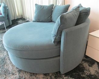 PAIR round chaise lounges