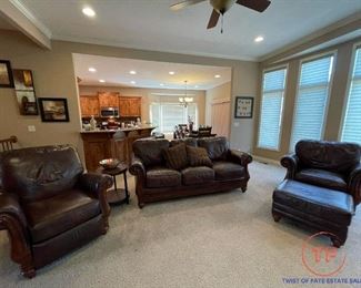 BRADINGTON YOUNG Leather Furniture