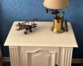 Small plane; small accent lamp