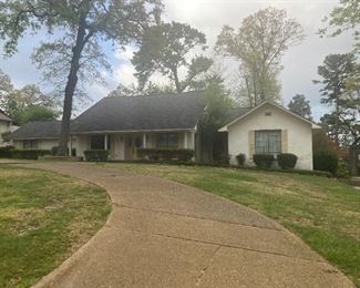 The circle drive can be used for loading.