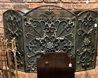 Metal fireplace screen