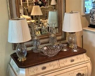 Matching lamps; large mirror