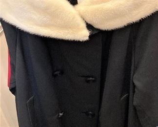 Black vintage coat with mink collar