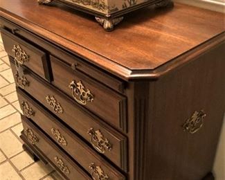Small 5-drawer chest