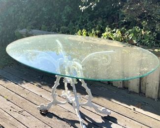 White base; oval glass top