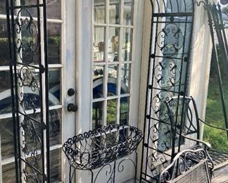 Black garden arch & planter