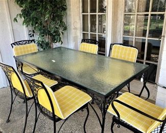 Table & 6 chairs (with cushions)