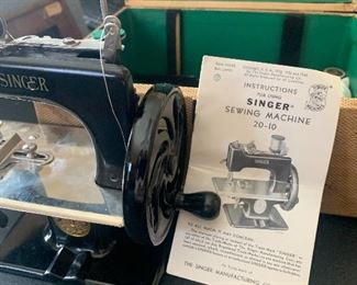 Vintage Singer Sewing Machine 20-10