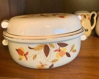 Vintage Hall Superior Autumn Leaf 2 qt. Casserole Covered Round 