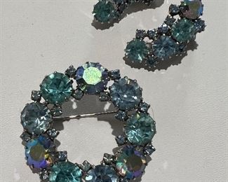 Hundreds of pieces of costume jewelry