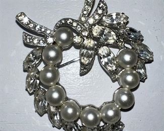 Hundreds of pieces of costume jewelry