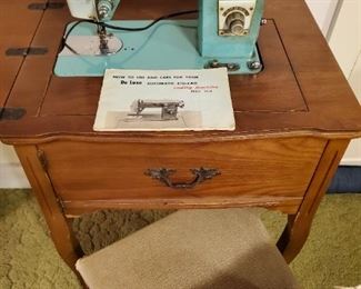 White Brand Sewing Machine - needs a belt!