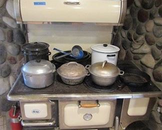 Numerous Vintage Graniteware & Cast Iron Cookware.