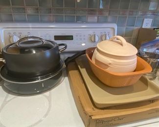 New and like new cookware and baking ware