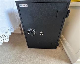 Vintage small Safe - (w/combination)