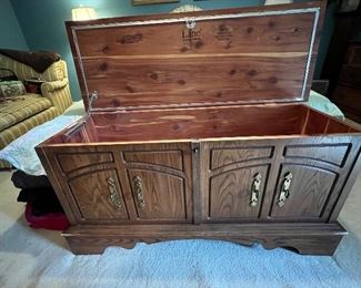 Lane Cedar Chest in excellent condition with key 