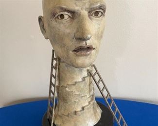 Sculpture by Alvaro Zardoni, a Mexican sculptor and architect of Italian descent.