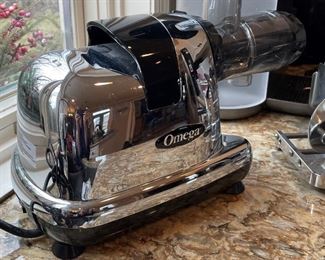Omega juicer (used a handful of times)