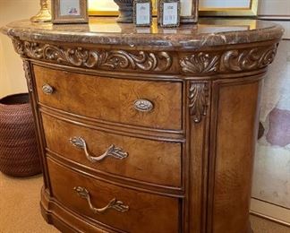 Henredon side/entry table