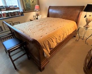 Queen sized sleigh bed