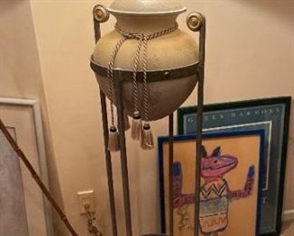 Floor urn lamp