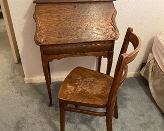 small ladies secretary