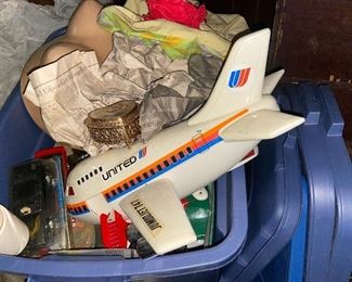 United Jumbo Jet .. looks like it crash landed! $20