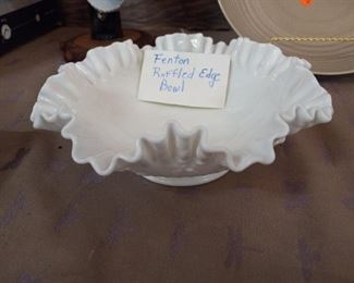 FENTON RUFFLE EDGE BOWL