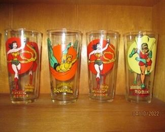 Collectible glasses.  Wonderwoman / Robin 
