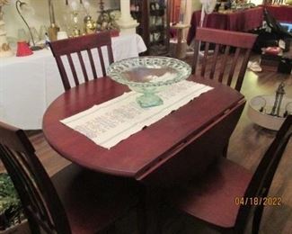 Drop leaf table w/ 4 chairs; needs support for side leaf
